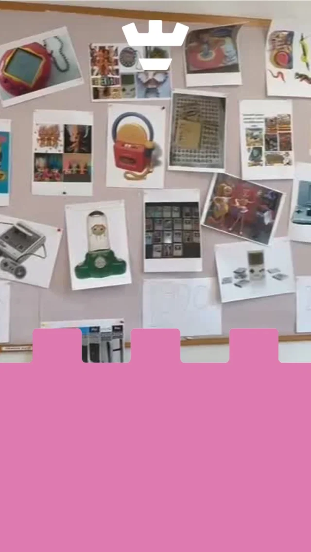 Door de jaren heen op de BSO Stempelmakerstraat en Schoenmakerstraat 🎞️

Van houten blokken tot piepende Furby’s en die ene Gameboy die iedereen wilde vasthouden 🎮

Zo leuk om te zien hoe speelgoed verandert, maar het spelplezier blijft altijd hetzelfde 🧸✨

👉 Met welk speelgoed speelde jij vroeger het allerliefst?

#damakker #doordejarenheen #nostalgischespelen #oudspeelgoed #speelherinnering #kleinalkmaar #blijvenspelen