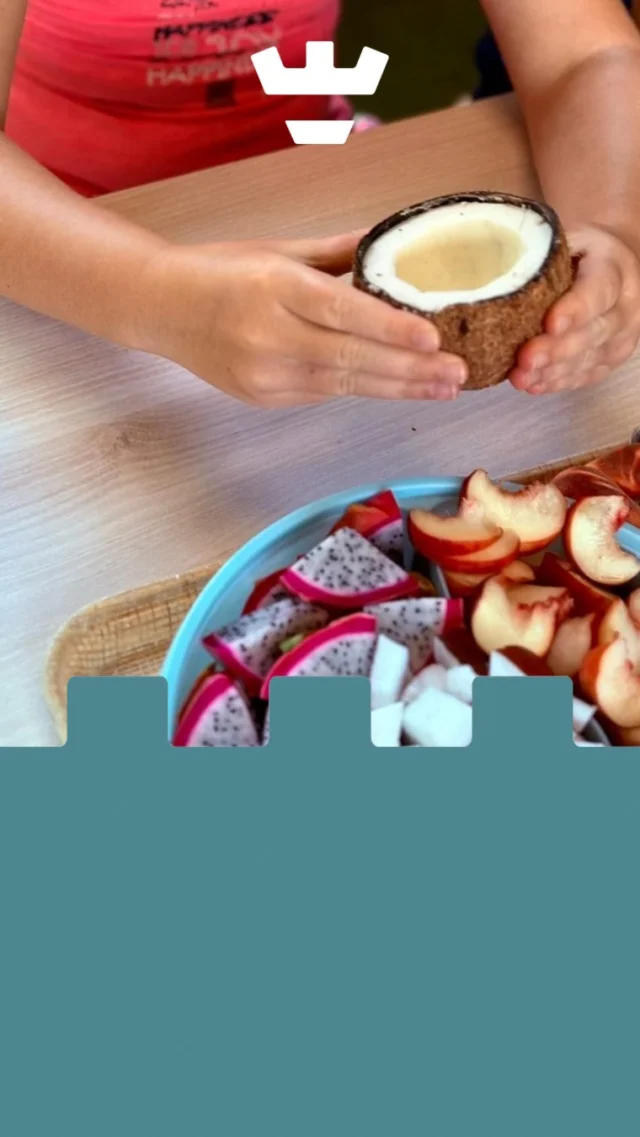 Zomer wereldwijd bij Klein Alkmaar! 🌍

Op onze peutergroep Damakker ontdekken we smaken uit verschillende landen. Van Griekse tzatziki, keftedes en feta tot verse Hollandse stroopwafels, kaas en haring van de markt. 🧀🐟

Op de BSO proefden we tropische fruitsoorten: eerst kijken, ruiken, voelen en natuurlijk ook een hapje nemen. 🍍🥭🍉

Op onze vestigingen besteden we veel aandacht aan de snackmomenten. De kinderen proefden al eerder verschillende kazen, een aantal vissoorten, ‘vergeten’ groenten of ‘boerderij’ groenten en hapjes uit andere landen. Maar dat niet alleen, de kinderen staan regelmatig zelf in de keuken en helpen mee. 

Gezonde Kinderopvang vinden wij belangrijk. Dat is natuurlijk niet alleen gezonde voeding, maar op deze manier maken we het wel leuk, lekker en leerzaam! ✨

Wil je meer weten over onze Gezonde Kinderopvang? Kijk dan op de website!

#gezondekinderopvang #kleinalkmaarwereldwijd #samenontdekkeneten #proevenmetplezier #kleinalkmaargezond #wereldsmakenmetkinderen #speelendsmakenleren