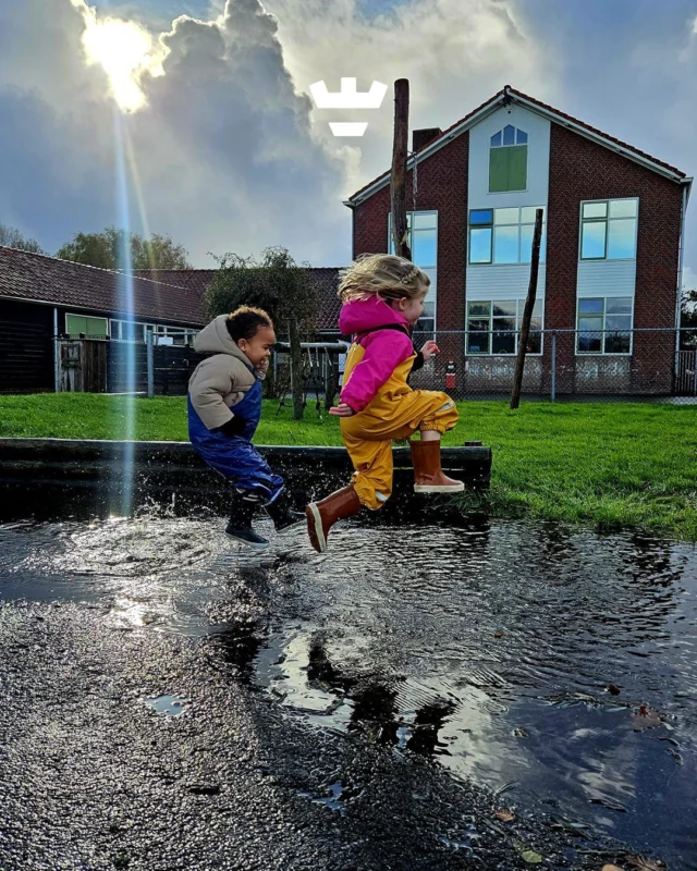 Wat een plaatje, hè? 😍

Een beetje regen houdt ons niet tegen... Bij Klein Alkmaar gaan we altijd even lekker naar buiten. Want juist in de herfst is er zóveel moois te ontdekken 🍁
