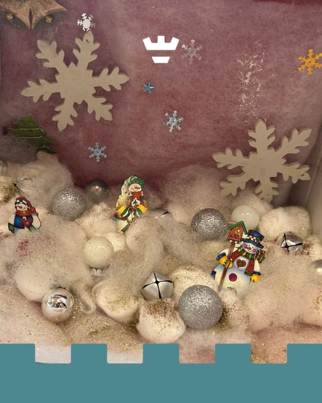 Met verf, knutselspullenmateriaal en een flinke dosis fantasie maakten de kinderen hun eigen winterwonderland 🎨

Tijdens het schilderen en knutselen werken de kinderen ongemerkt aan hun fijne motoriek, creativiteit en zelfvertrouwen. Leren door te doen 🙌