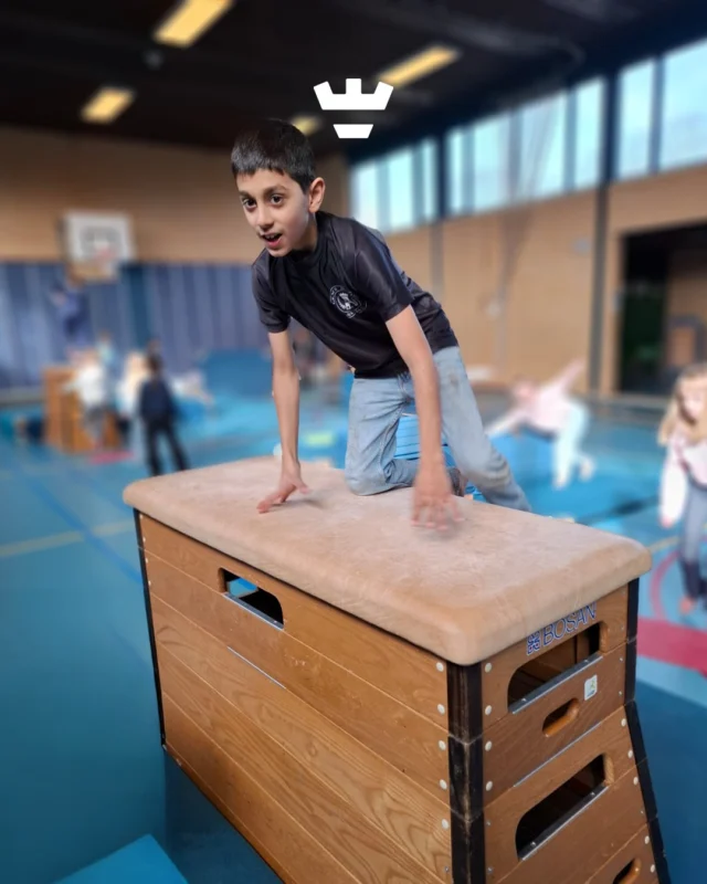 Wat een sportieve week hebben de BSO's achter de rug! Tijdens de voorjaarsvakantie stond alles in het teken van de Olympische Winterspelen ❄️🥇

Zo organiseerden we onze eigen biatlon waarbij de kinderen een uitdagend parcours aflegden. Daarna bleven we in de sportieve sferen met een les van de @ninja.academie. Klimmen, klauteren, balanceren en grenzen verleggen... Voor even transformeerden de kinderen in echte ninja’s 🥷

Iedere vakantie bedenkt ons BSO-vakantieteam een nieuw thema met activiteiten die daarop aansluiten. Ook tijdens de vakanties zorgen we voor een breed aanbod, want niet ieder kind vindt hetzelfde leuk of heeft hetzelfde nodig. Daarom zit er voor ieder kind iets bij zit waar-ie blij van wordt 💛