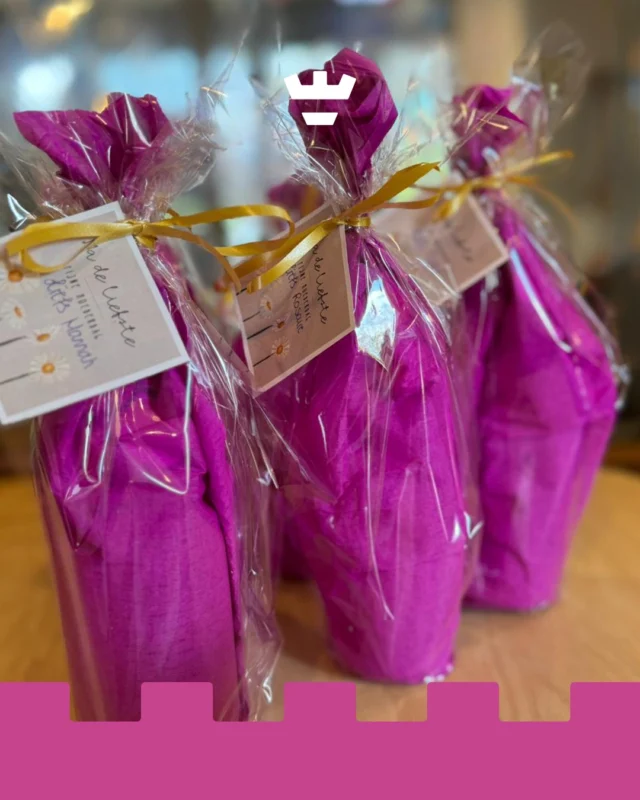 Moederdag 🩷

Voor alle mama’s, bonusmama’s en iedereen die zich vandaag op welke manier dan ook moeder voelt: vandaag zetten we jullie in het zonnetje. 

Alle kinderen en het team van Klein Alkmaar wensen jullie een hele fijne Moederdag. Geniet van de zelfgemaakte verrassingen waar op alle vestigingen met veel liefde en aandacht aan is gewerkt 🌸