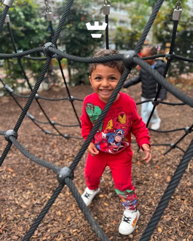 Welkom terug bij de peuteropvang! 👋🧡

Vandaag zijn de peutergroepen weer van start gegaan. De komende tijd staat het thema ‘Welkom in onze groep’ centraal.

De kinderen leren elkaar en de groep (weer) kennen, ontdekken de verschillende speelplekken en oefenen met samen spelen en opruimen. 

Ook is er veel aandacht voor de dagelijkse routines. Doordat de peuters weten wat ze kunnen verwachten, ontstaat er een vertrouwde en veilige omgeving waarin ze kunnen spelen, ontdekken en groeien ✨

📸 Judith Leysterstraat